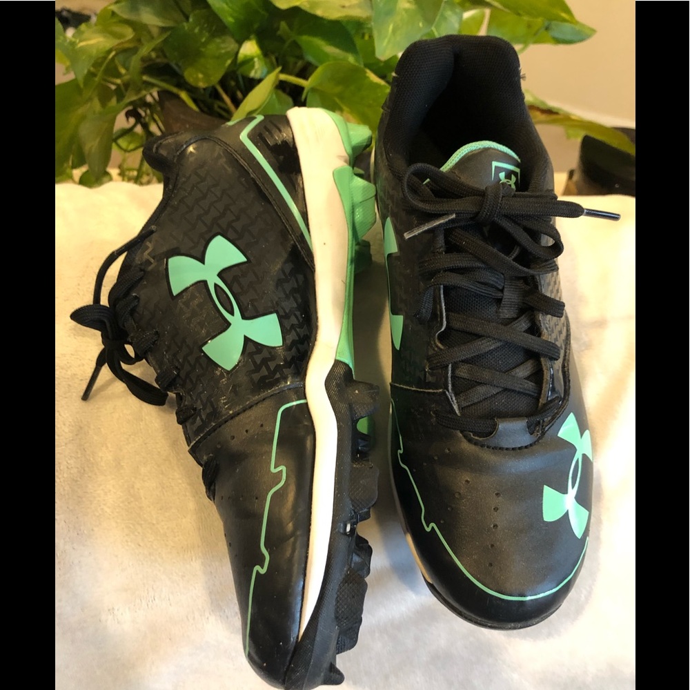 Under Armour  cleats